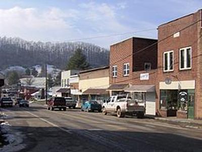 250px-Main-street-sneedville-tn1.jpg