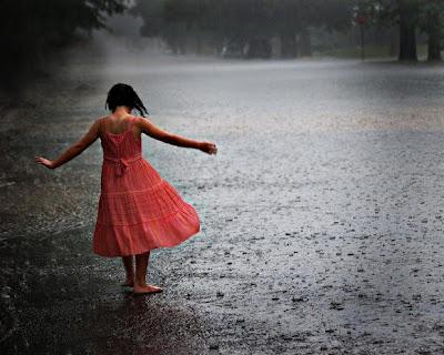 Girl-dancing-rain_Indian_Fashion_Trends.jpg